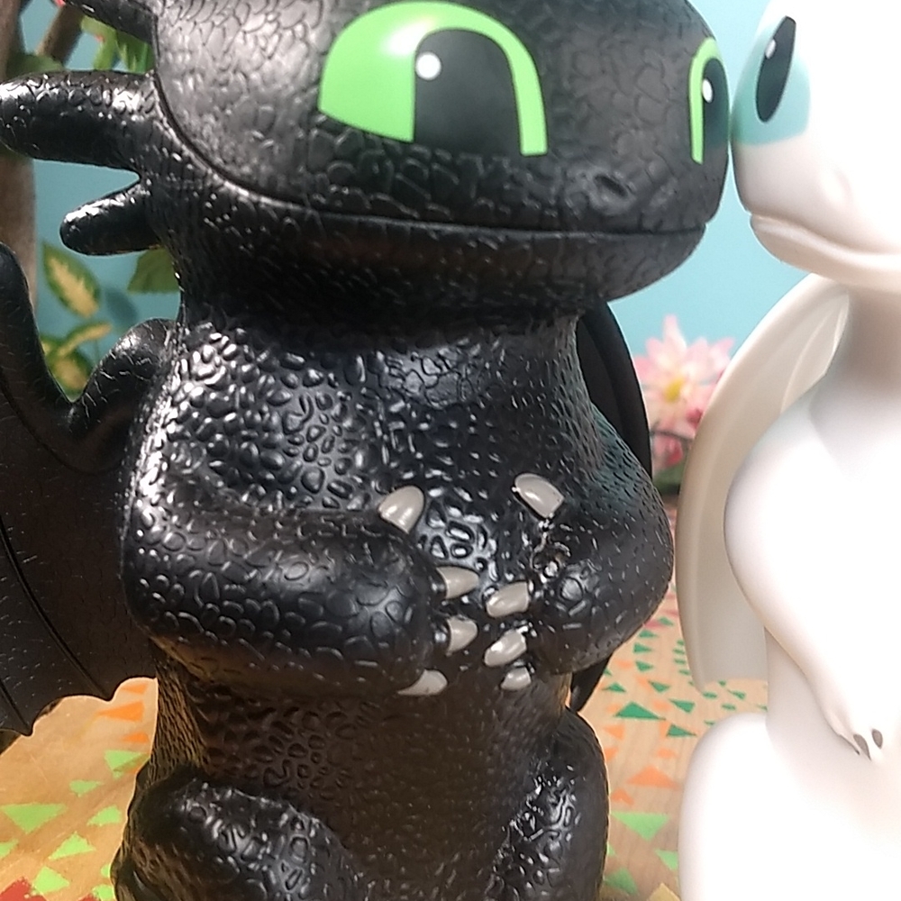 Light Fury & Night Fury Toothless cold drink holders collectible set & S⦠- Picture 12 of 16
